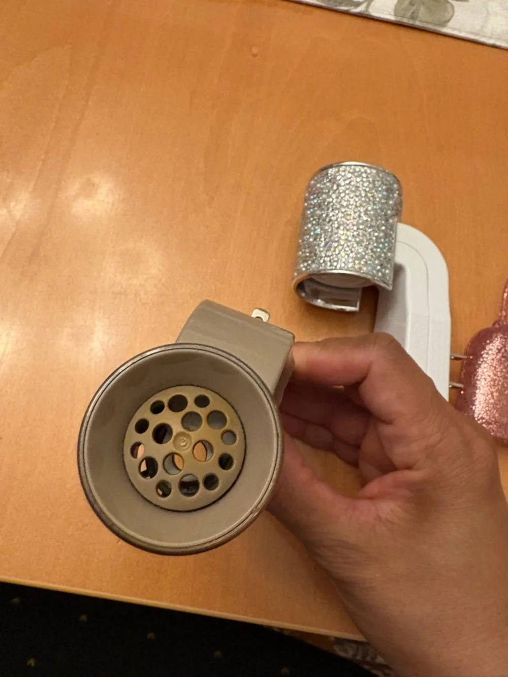 Lot of Bath and Bodyworks 2 Wallflower  Plug-Ins and 1 Hand Sanitizer Holder - Picture 3 of 7